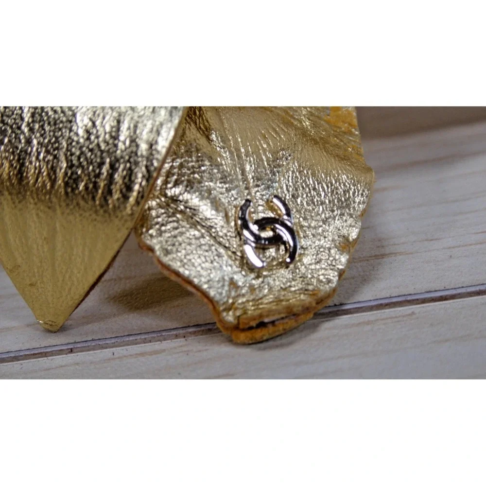 CHANEL Brooch - Gold Lily-of-the-Valley Brooch with Original Box – 2019